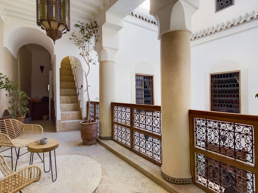 Comfort Quadruple Room Sham s de tabriz | Living area