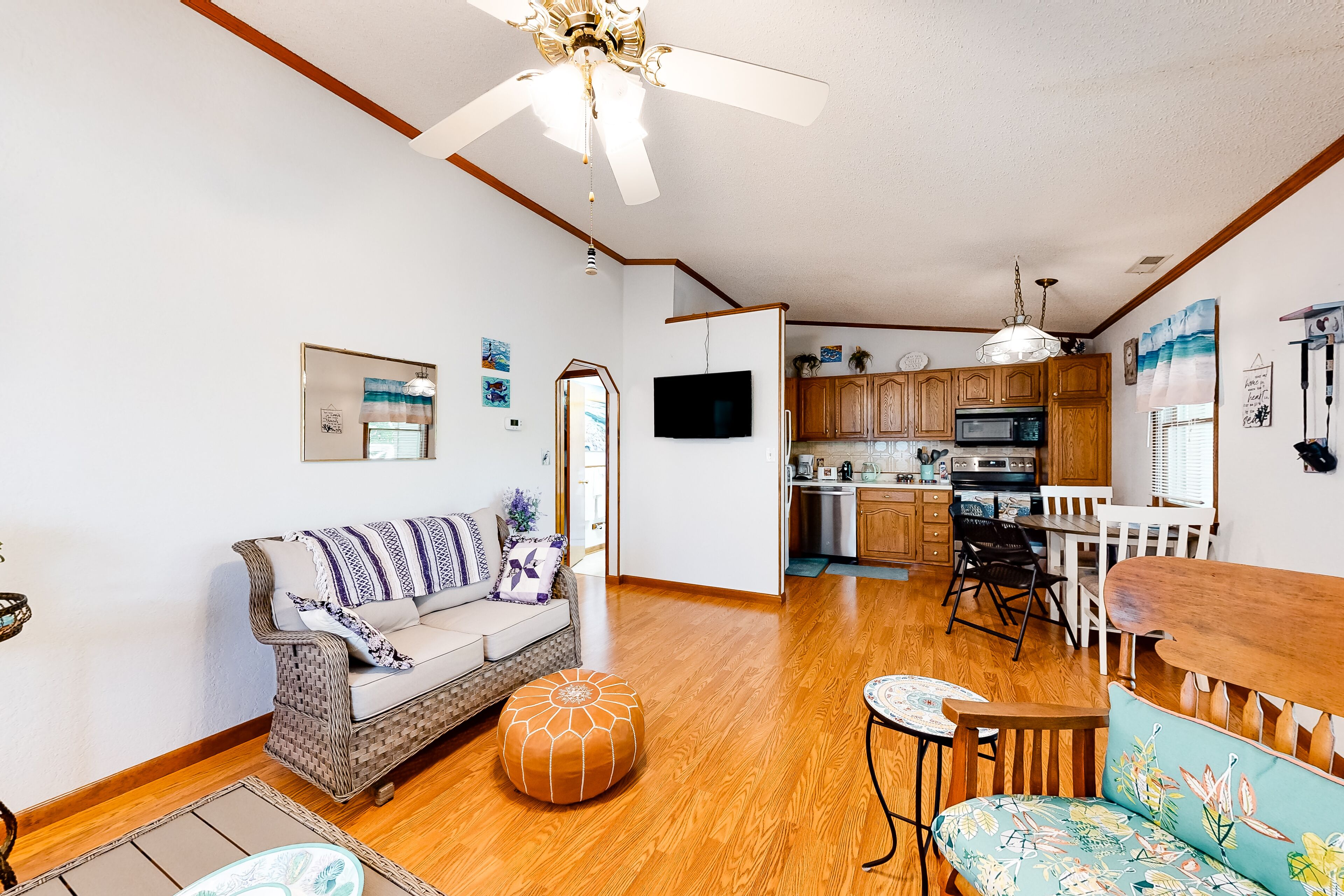 3rd-floor condo near the beach with balcony, bikes, streaming, beach gear, AC