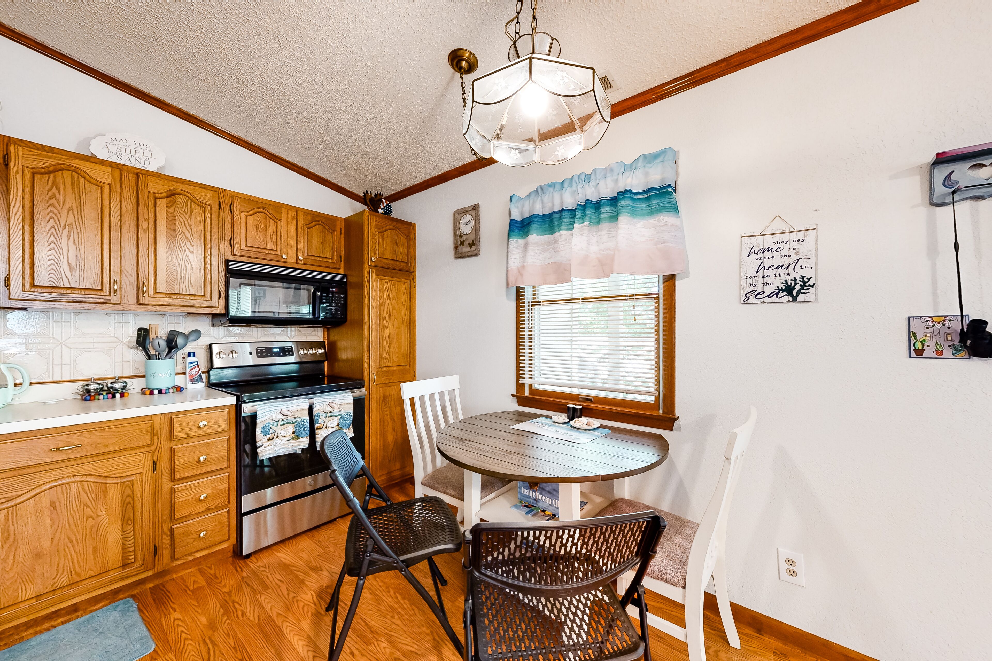 3rd-floor condo near the beach with balcony, bikes, streaming, beach gear, AC