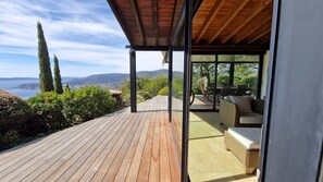 Outdoor dining - Amazing property close to St Tropez with breathtaking sea view (Rayol-Canadel-sur-Mer)