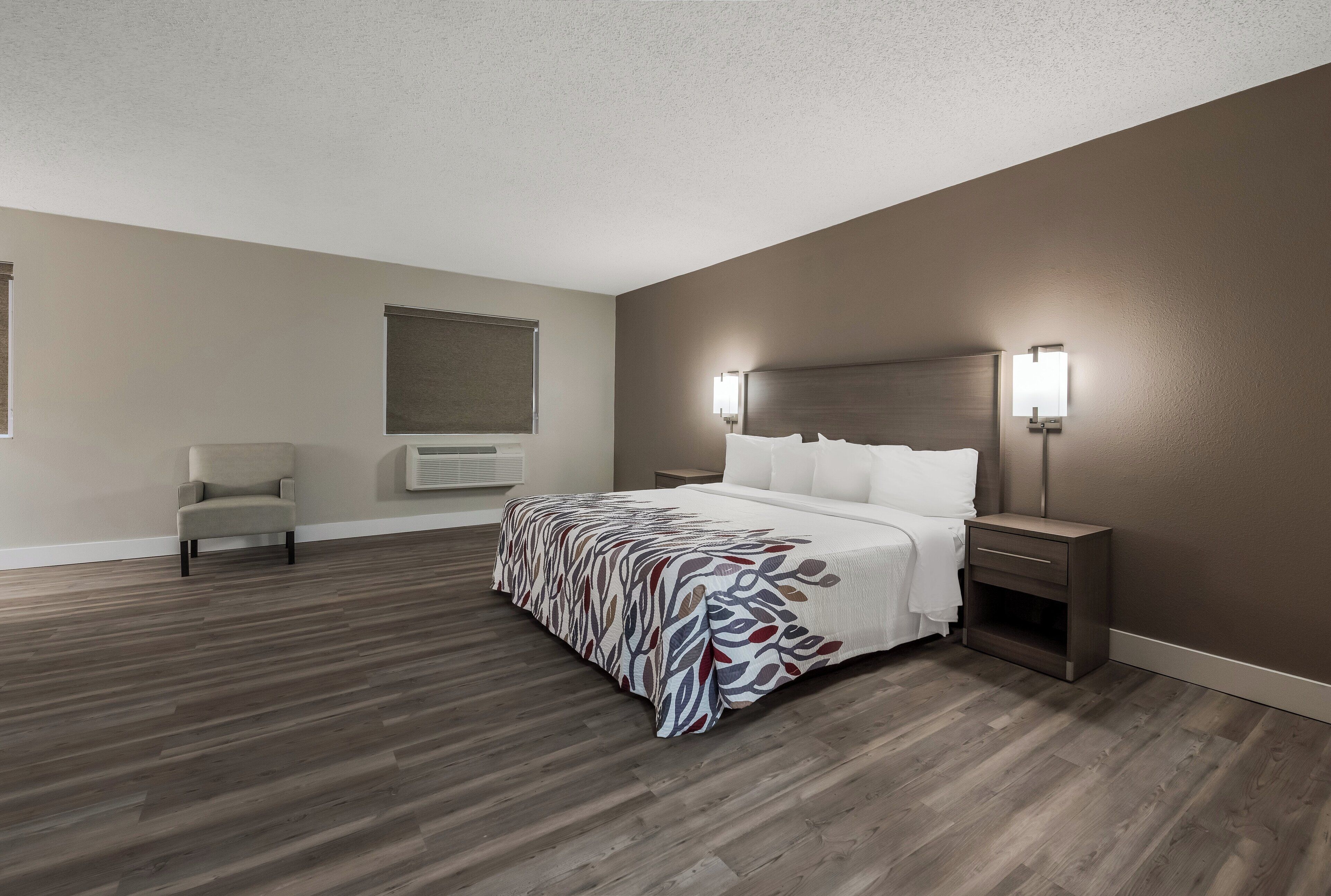 Egyptian cotton sheets, premium bedding, down comforters, desk