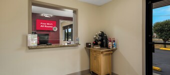 Red Roof Inn & Suites Vineland - Buena