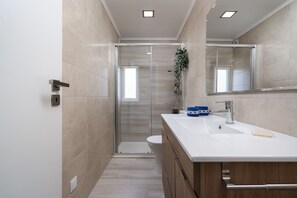 Hair dryer, towels - Sunny Albufeira - 5min to the beach by LovelyStay (Albufeira)