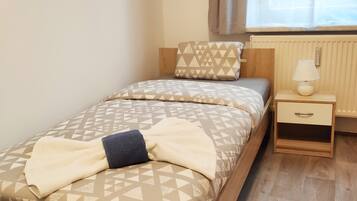 3 bedrooms, iron/ironing board, WiFi, bed sheets