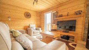 Living area - Chalet Neuf 14p Avec Jacuzzi, Sauna et Grande Salle de Jeux (Gerbépal)
