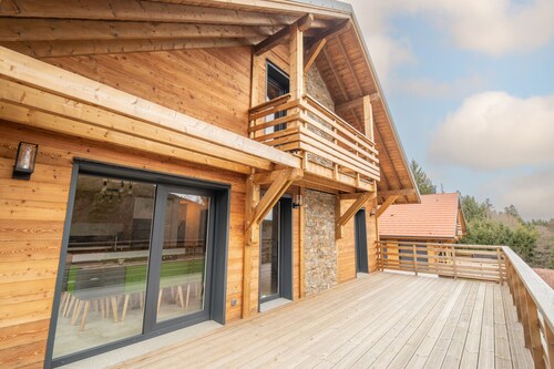 Chalet Neuf 14p Avec Jacuzzi, Sauna et Grande Salle de Jeux