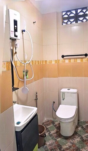 Een douche, handdoeken