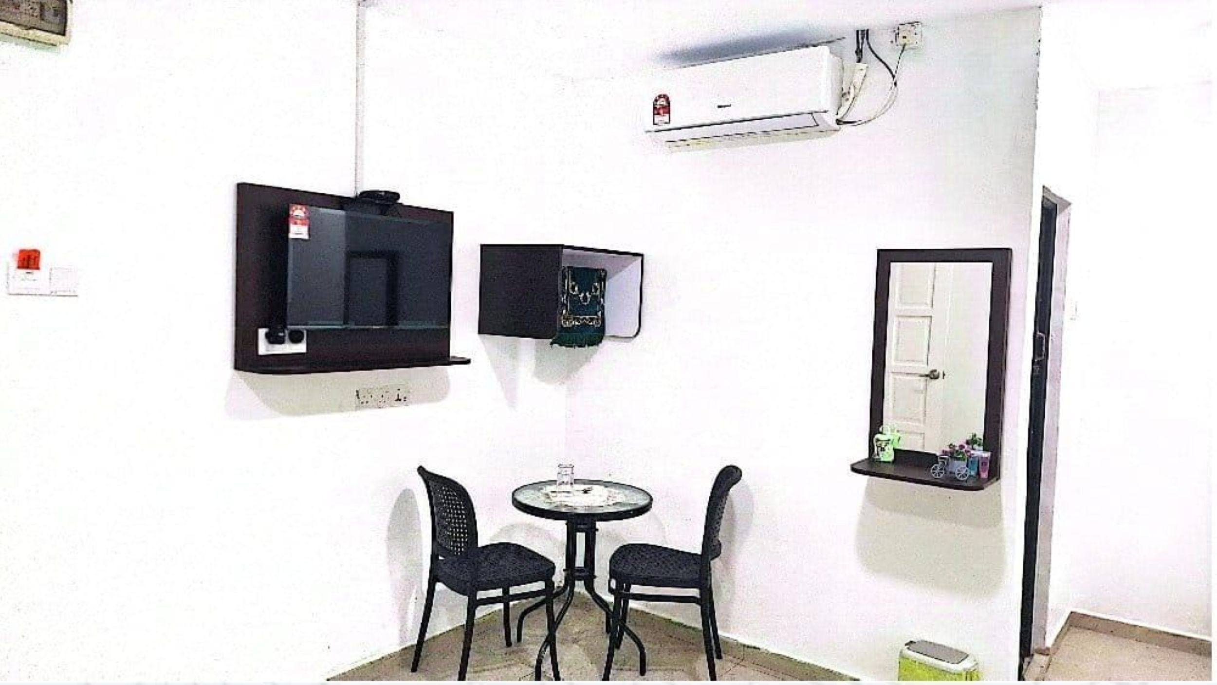 Habitación familiar, 2 camas de matrimonio | Zona de estar