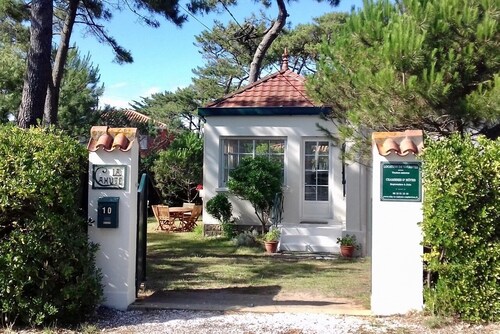 Pleasant family villa with garden 200m walk from the beach and port