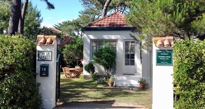 Pleasant family villa with garden 200m walk from the beach and port