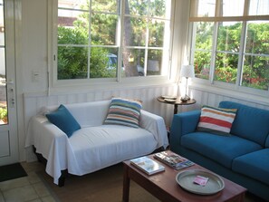 TV, DVD player, ping pong, books - Pleasant family villa with garden 200m walk from the beach and port (Capbreton)