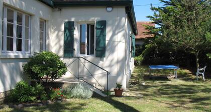 Pleasant family villa with garden 200m walk from the beach and port