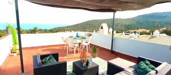 Prachtig appartement met zeezicht, zwembad en dakterras en 3 airco´s.