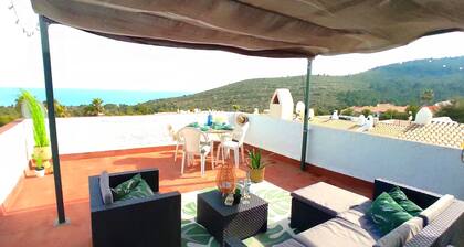 Prachtig Appartement met Zeezicht, Zwembad en Dakterras