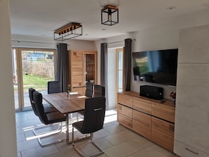 Dining - Apartment (80sqm) with balcony (10sqm) 2km away from Weißenburg (Weißenburg in Bayern)