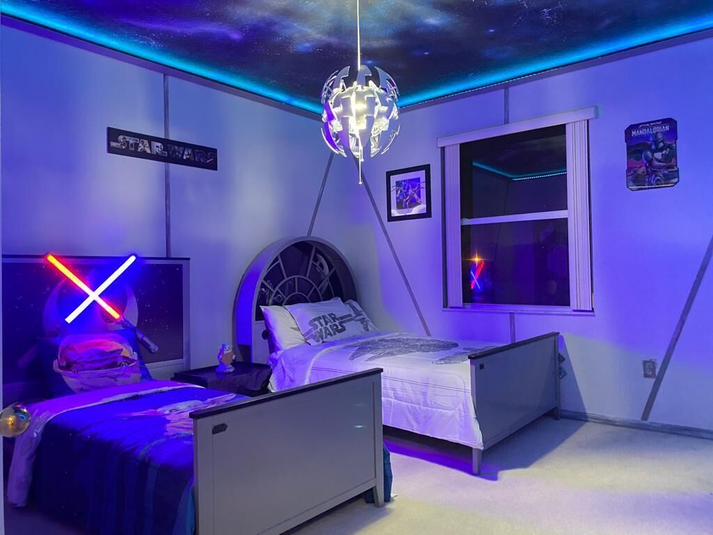 5 dormitorios, tabla de planchar con plancha, ropa de cama