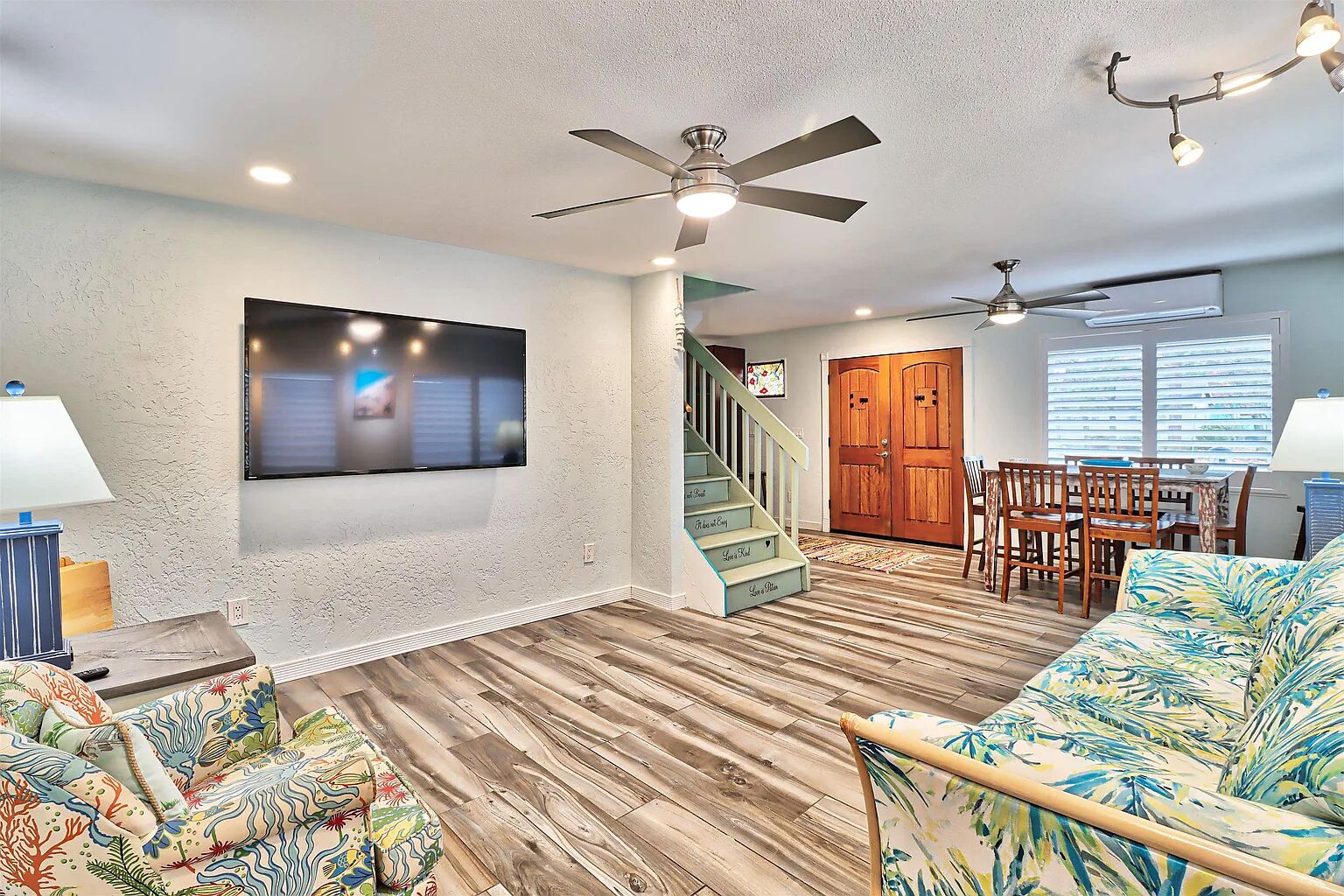 👓6 min walk to beach. New to VRBO-CLEAN quiet, residential!Near Barefoot Land!