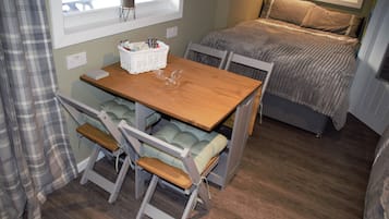 1 quarto, Wi-Fi de cortesia, roupa de cama