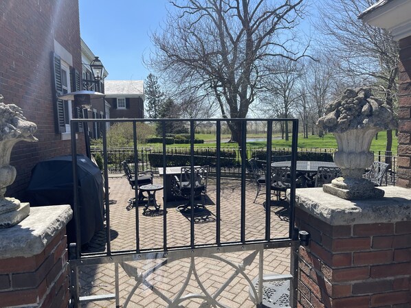 屋外ダイニングエリア