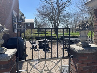 13,000 sq. ft. 6BR Estate on 5 acres Swim Spa, Hot Tub, Pool Table, Game Room