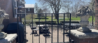13,000 sq. ft. 6BR Estate on 5 acres Swim Spa, Hot Tub, Pool Table, Game Room