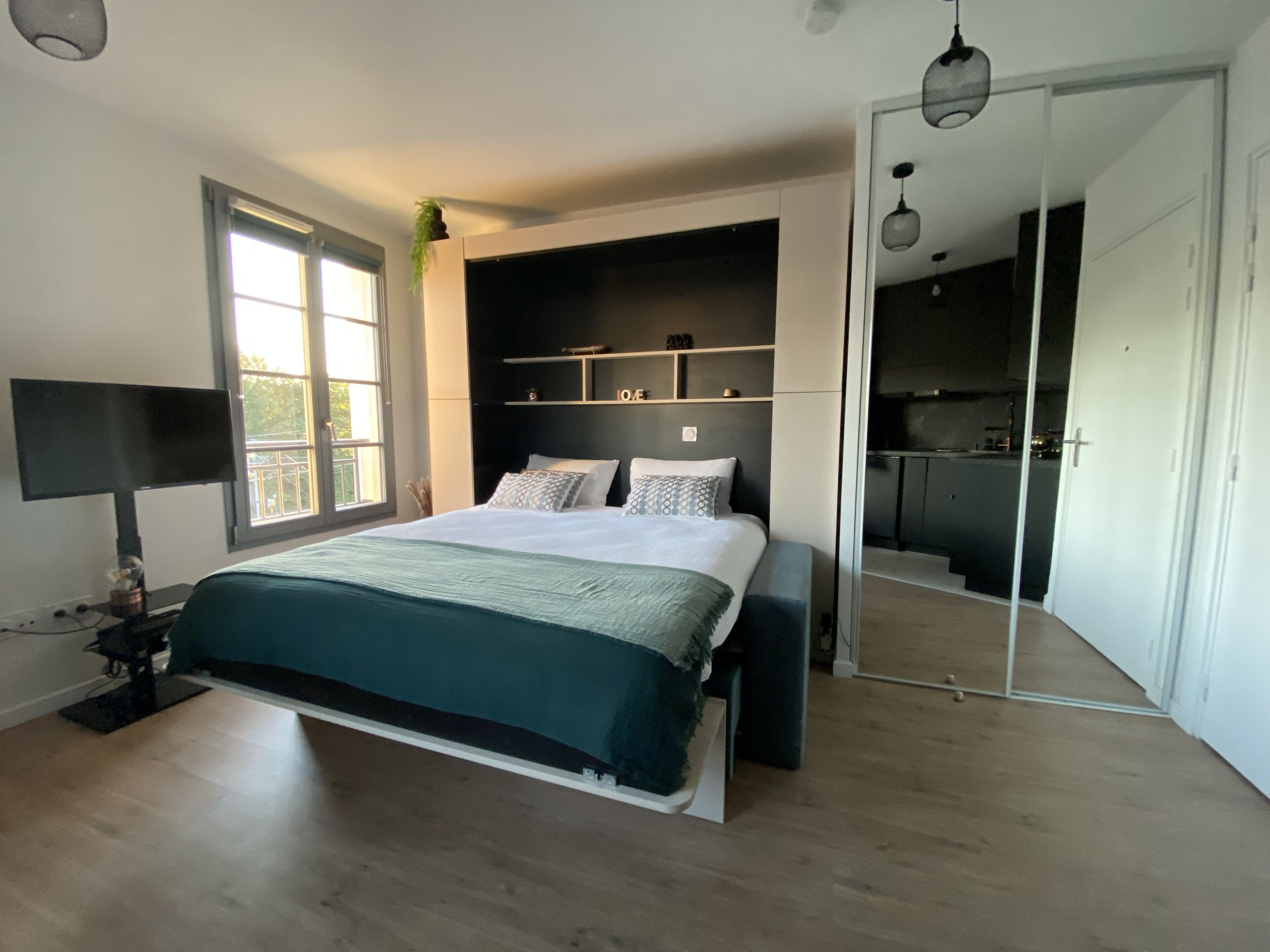 At Studio Pissarro with all comforts, 2 minutes from the train station