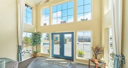 Walk to town and beach, Balcony, Private, Sunset View (Scenic)