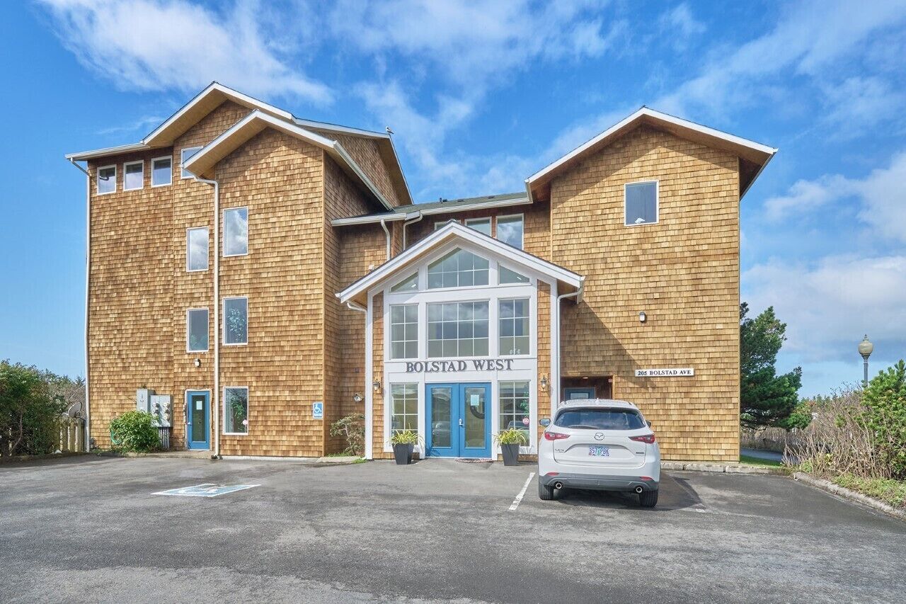 Walk to town and beach, Balcony, Private, Sunset View (Scenic)