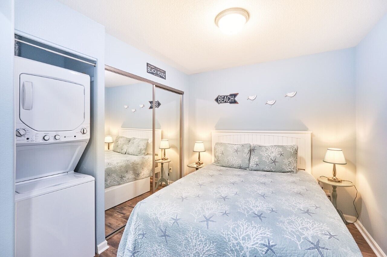 Walk to town and beach, Balcony, Private, Sunset View (Scenic)