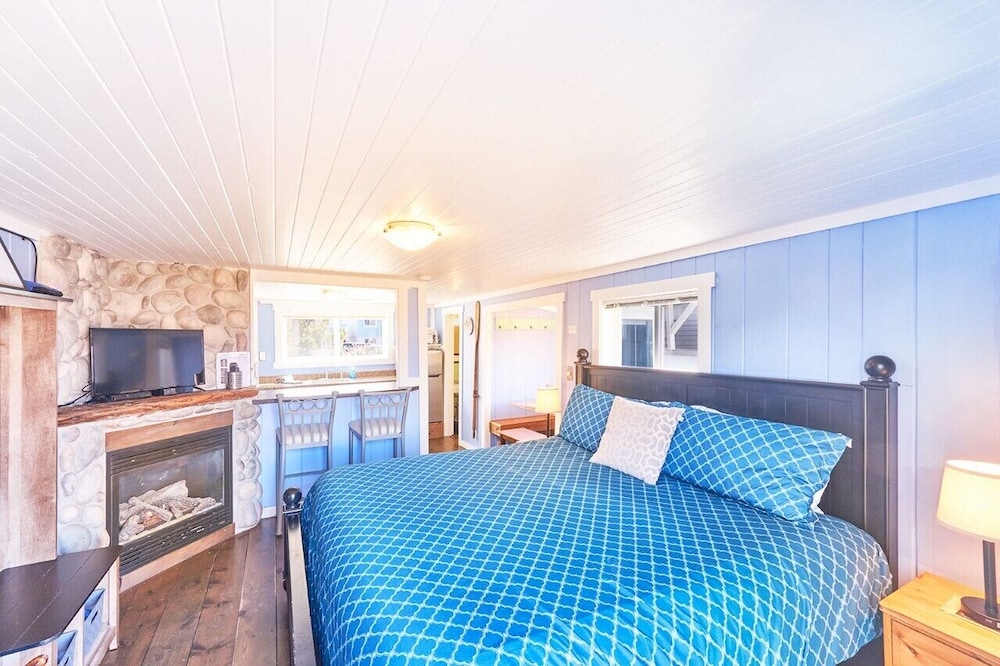 1 Nt. OK, Romantic, Walk to town and beach, Private (Beachside)