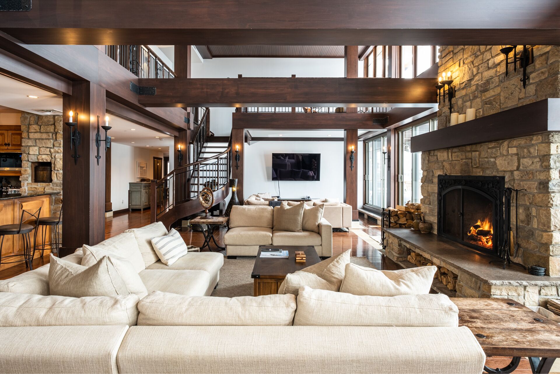 Penthouse, 9 bdr ski in/out, next to Village