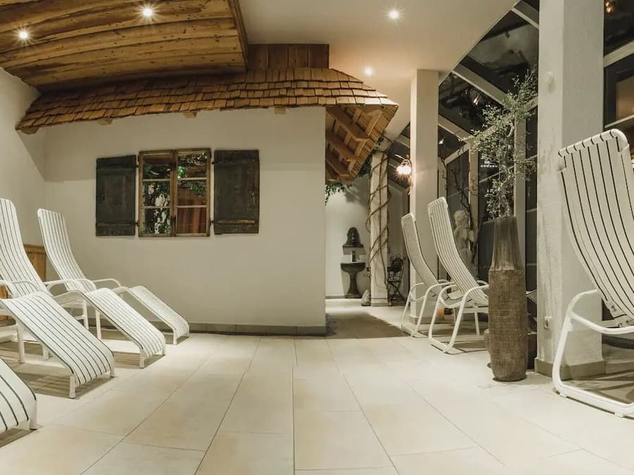 Sauna, hammam, 1 salle de soins, massages