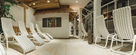 Sauna, steam room, 1 treatment room, massages