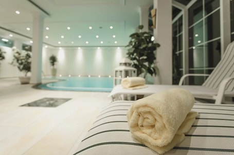 Un sauna, baño turco, 1 sala de tratamiento, masajes