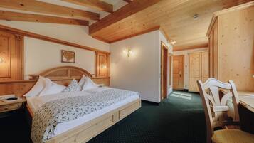Standard Double Room, Mountain View | 1 bedroom, desk, laptop workspace, soundproofing