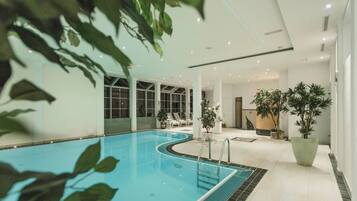 Sauna, steam room, 1 treatment room, massages