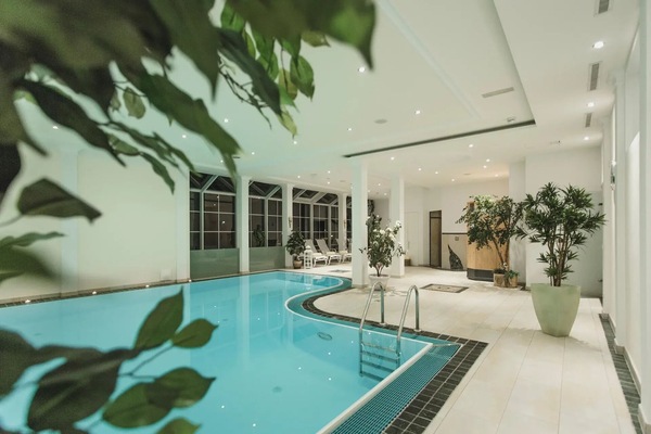Un sauna, baño turco, 1 sala de tratamiento, masajes