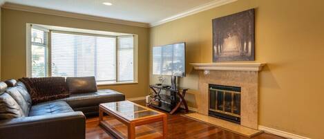 Smart TV, computer monitors