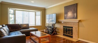 Private very bright room E on the top floor with ensuite bathroom , air con.