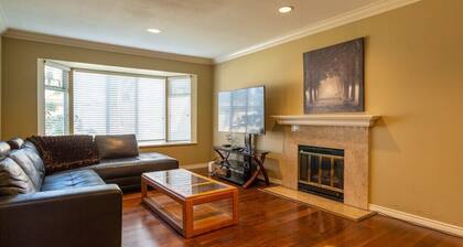 Private very bright room E on the top floor with ensuite bathroom , air con.