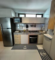 大冰箱、微波炉、茶具/咖啡用具、烤面包机