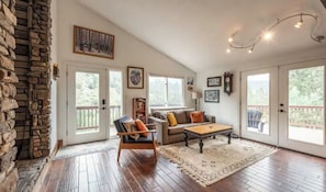 Smart TV, fireplace, books, stereo