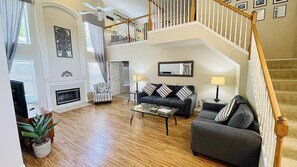 TV - Highlands Reserve 3 Bed Pool Home with Spa, Spacious Living & Close to Disney (Davenport)