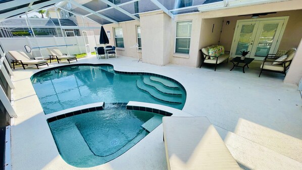 A heated pool - Highlands Reserve 3 Bed Pool Home with Spa, Spacious Living & Close to Disney (Davenport)