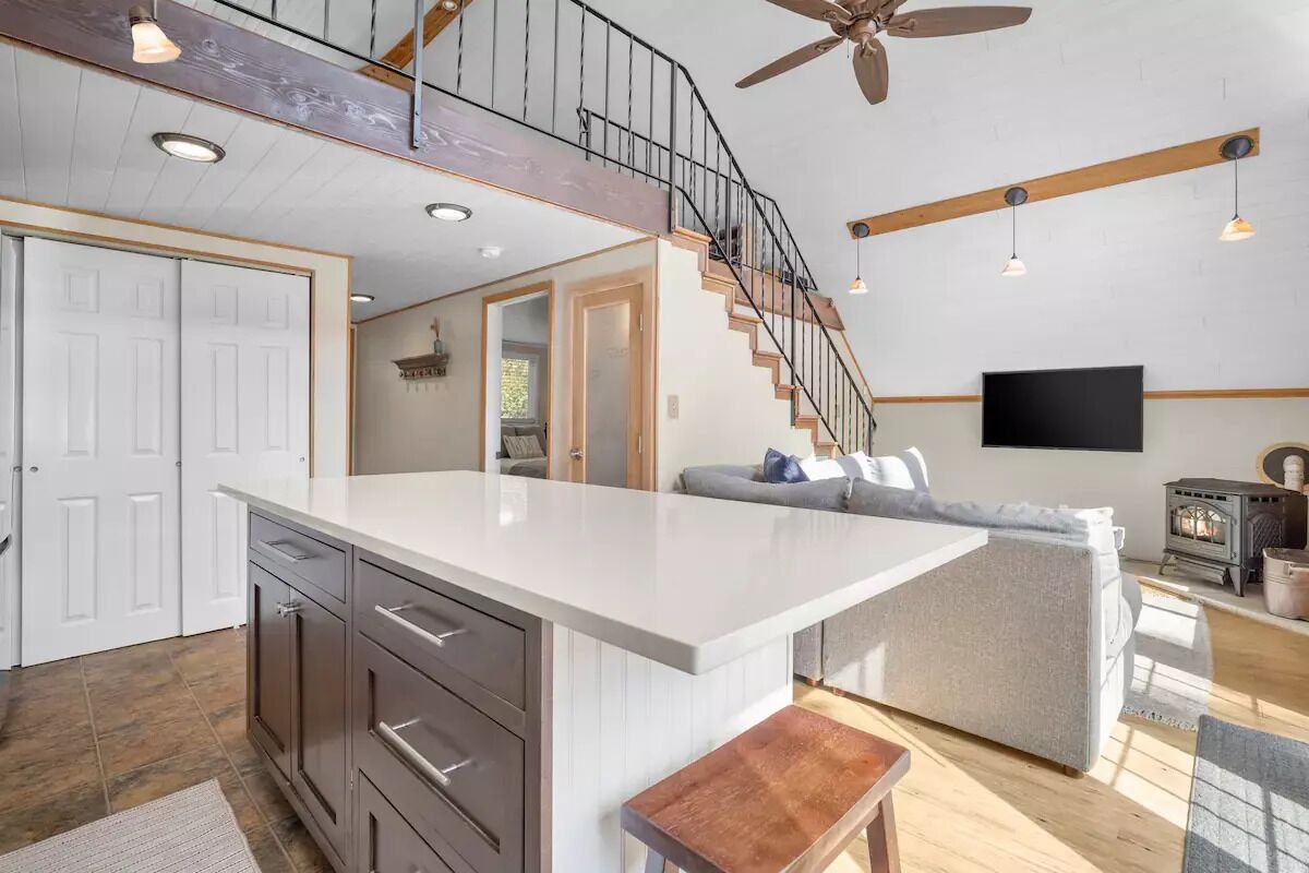 Lakefront Cabin with Hot Tub and Kayaks
