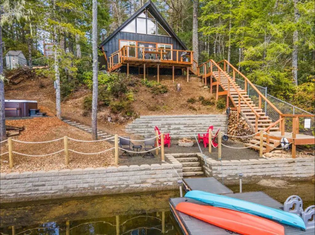 Lakefront Cabin with Hot Tub and Kayaks