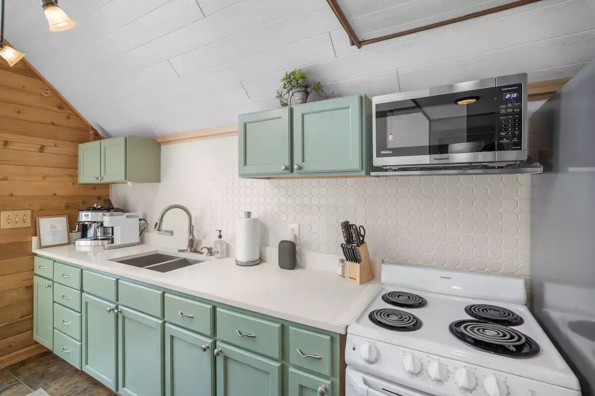 Lakefront Cabin with Hot Tub and Kayaks