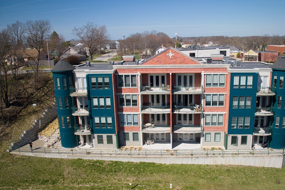 2 Bedroom River Front Condo