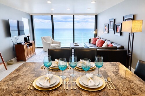 Ocean View Luxury Condo: Beachfront, and Pool