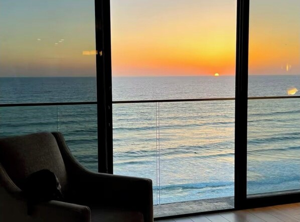 Interior - Ocean View Luxury Condo: Beachfront, and Pool (San Diego)